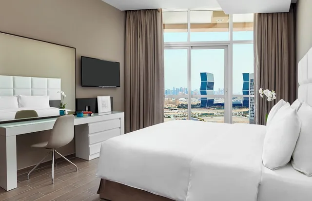 جناح بسرير كينج بإطلالة على المدينة بمطبخ في طابق مرتفع، Staybridge Suites Doha Lusail 3/6
