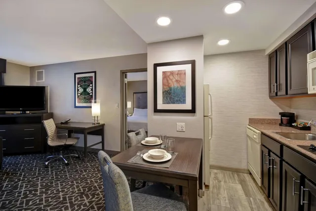 جناح بسريرين كوين بغرفة نوم واحدة مع أريكة، Homewood Suites by Hilton Edgewater-NYC Area 3/3