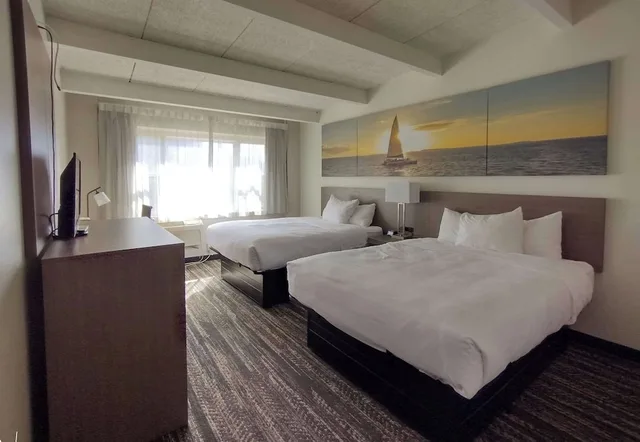 غرفة قياسية بسريرين كوين، Manitowoc Inn 2/3
