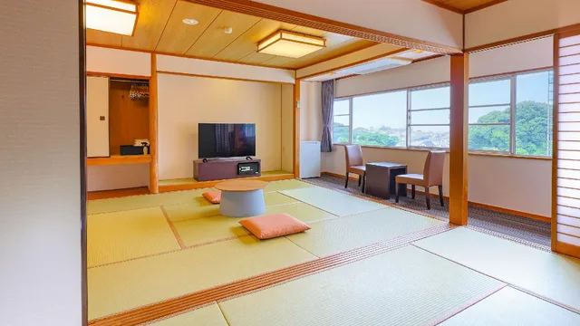 غرفة يابانية قياسية بإطلالة على الجبل، Ooedo Onsen Monogatari Premium Iseshima 1/1
