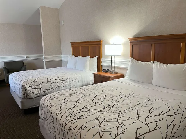 غرفة قياسية بسريرين كوين، Best Western Plus Silver Saddle Inn 7/10