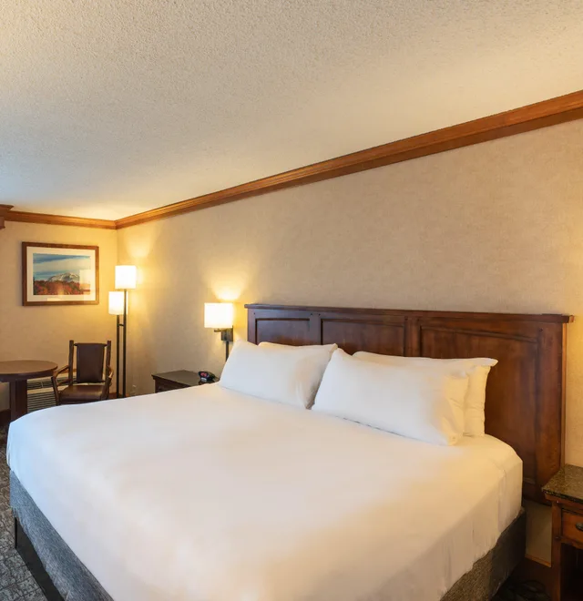 Room, King Bed, Crowne Plaza Lake Placid 1/3