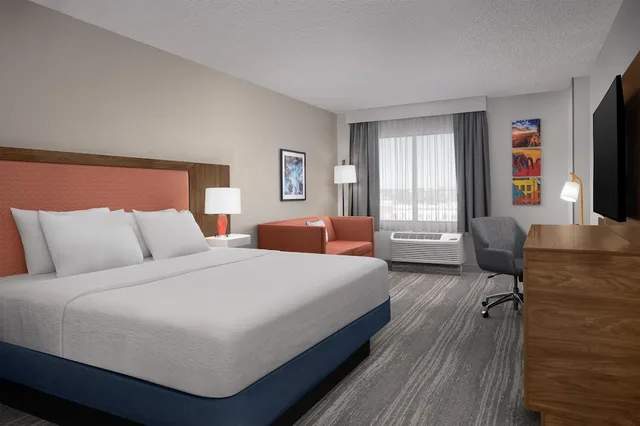 Standard, King Bed, Hampton Inn & Suites Denver-Cherry Creek 2/7
