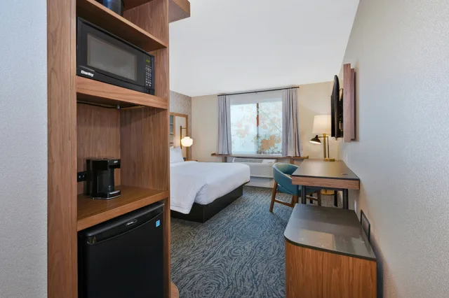 غرفة بسرير كينج، Fairfield Inn & Suites By Marriott Kalamazoo 2/3