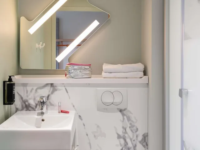 غرفة عائلية بسريرين منفصلين وسرير مزدوج وسريرين منفصلين، ibis budget Rouen Centre Rive Gauche 8/9