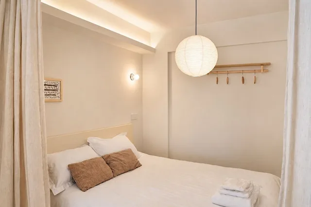 Senior, Apartment, 4 Beds، Book and Bed-People's Square 9/10