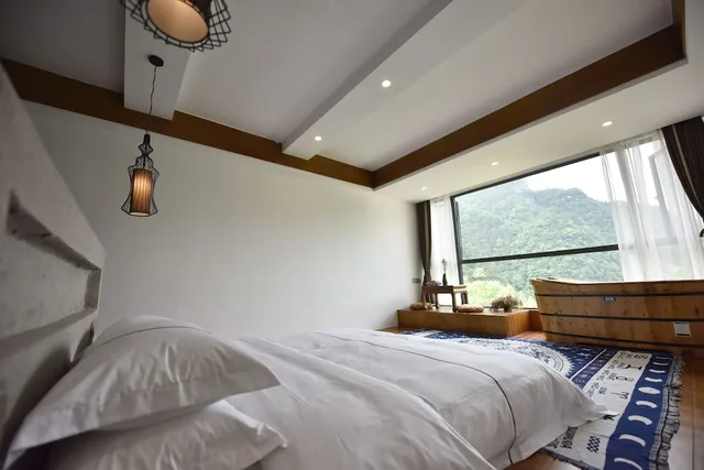غرفة تقليدية بسرير كوين بحوض استحمام، Mountain For Inn 3/4