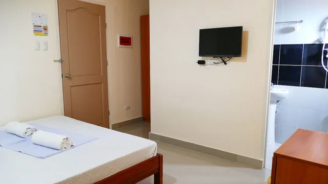 غرفة بريميوم بسرير كينج بإطلالة جزئية على البحر، Countess Pension House 4/5