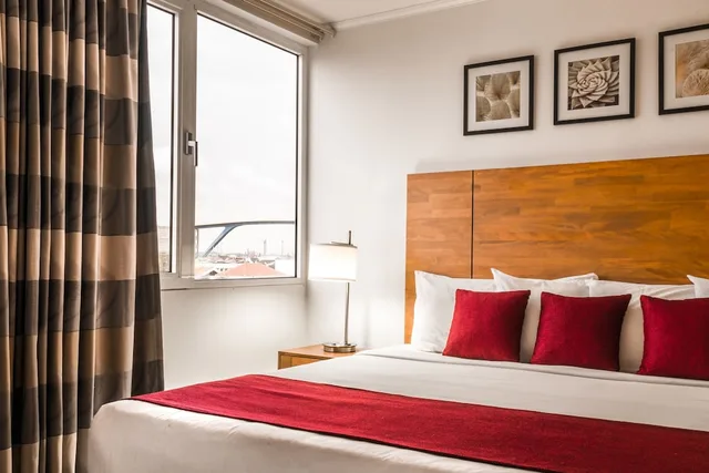 جناح إليت بسريرين كينج بغرفتي نوم مع أريكة بمطبخ صغير، City Suites Curacao 2/7