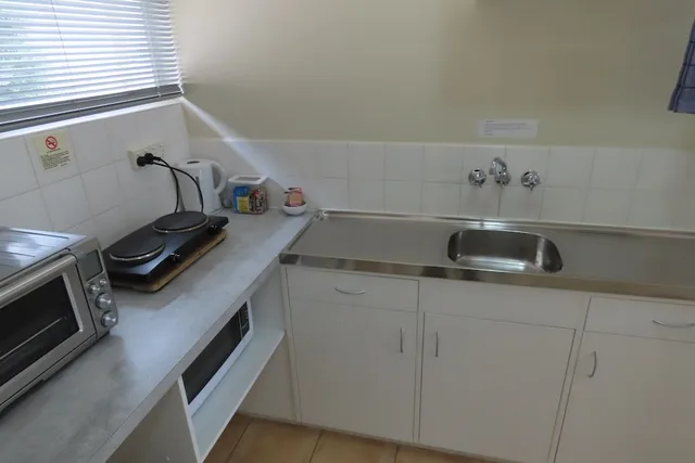 Plus, Classic, Studio, 1 Queen and 1 Single Bed, Emu Point Motel 5/5