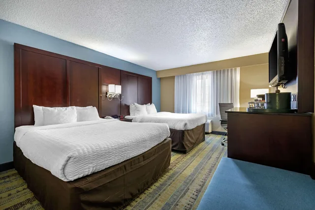 غرفة بسريرين كوين، Clarion Hotel Conference Center Lexington North 5/8