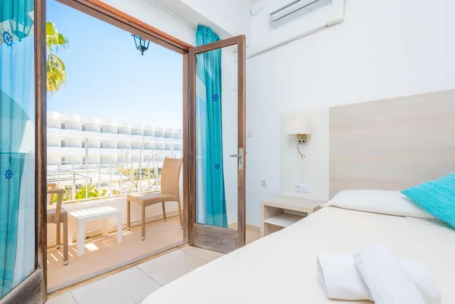 غرفة قياسية بسريرين منفصلين بإطلالة على المدينة بشرفة، Antares Hotel 9/10