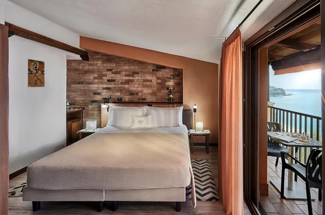 غرفة سوبيريور بإطلالة على البحر بشرفة، Hotel Rocca della Sena 1/1