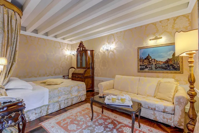 جناح بريستيج جونيور، Canal Grande Hotel 2/4