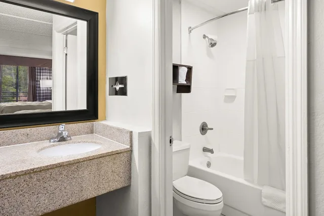 غرفة بسريرين كوين، Quality Inn Columbus near Fort Benning 4/4