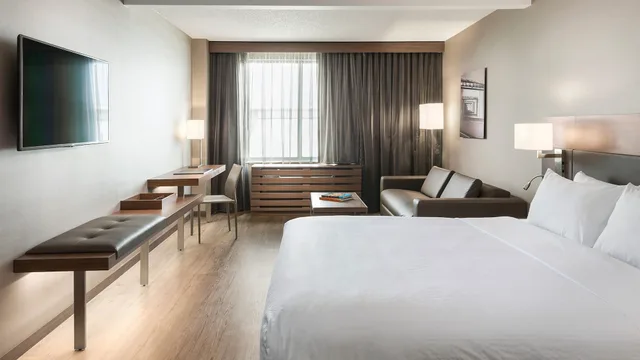 Deluxe, King Bed, City View, Sofa, Corner, Ac Hotel Portland Downtown Waterfront By Marriott 1/4