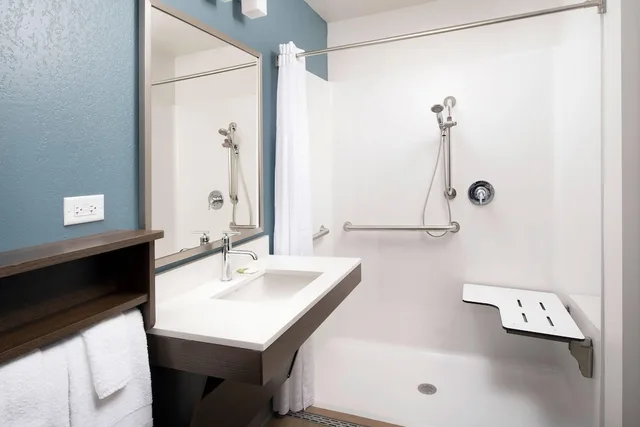 Room, Queen Bed, Accessible, WoodSpring Suites Chicago Tinley Park 5/6