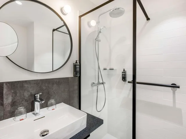 غرفة بسرير كوين، ibis Budapest Stadium 5/5