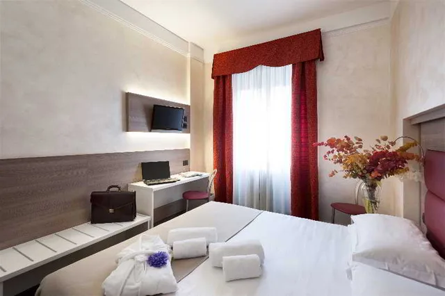 Room, Queen Bed, Gamma 1/3