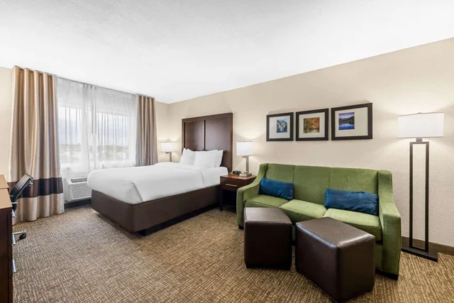 جناح، Comfort Inn Suites Pueblo 3/7
