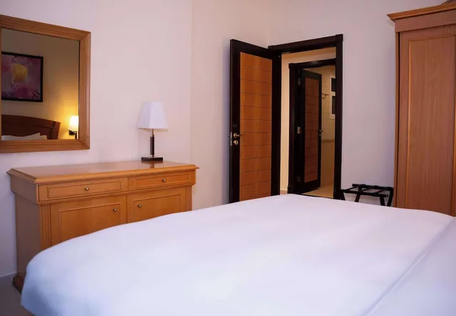 3 Bedrooms, Suite, Single, 2 Double and Twin Beds, Kitchen، Golden Tulip Sharjah- Hotel Apartments 5/10