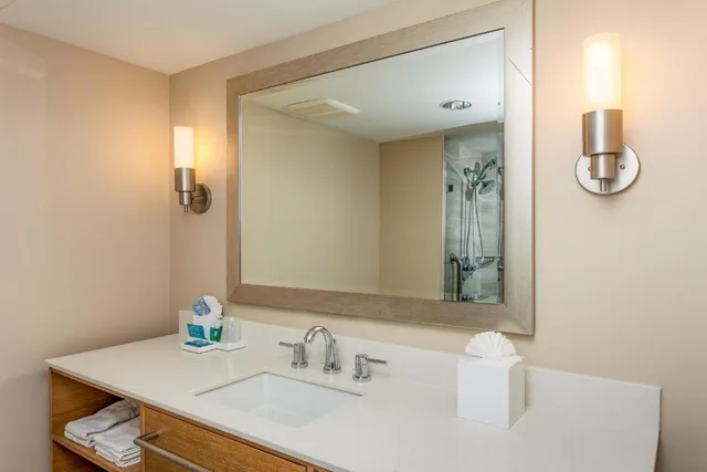Suite, Queen Bed, Holiday Inn Express and Suites La Jolla - Windansea Beach 2/2