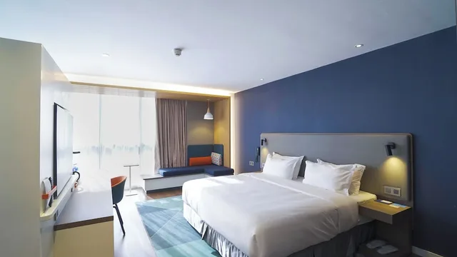 Standard, King Bed, Extra Floor Space، Holiday Inn Express Dongli 2/2