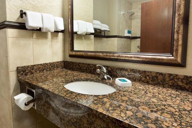 غرفة سوبيريور بسريرين كوين بشرفة، Drury Inn & Suites Flagstaff 3/3