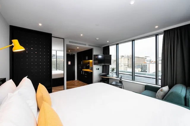 شقة استوديو بسرير كينج مع أريكة، Staycity Aparthotels Tivoli 1/4