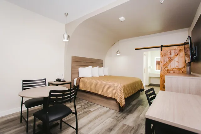 استوديو بسرير كينج، Palace Inn Louetta 9/10