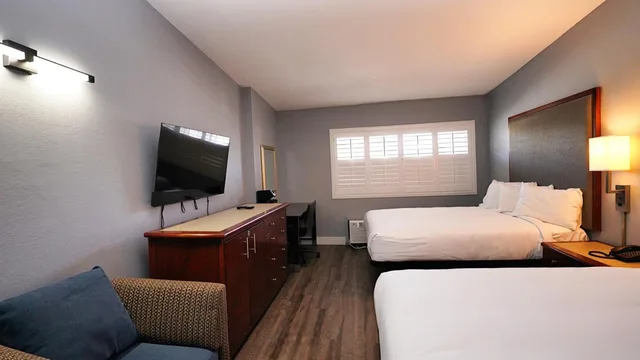 غرفة بسرير كوين، Seaside Inn & Suites 2/10