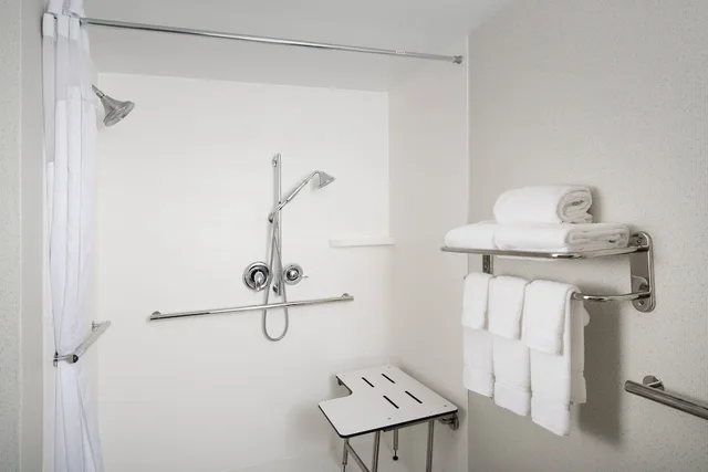 غرفة قياسية بسرير كينج لذوي الإعاقة، HOLIDAY INN EXPRESS ANDOVER NORTH - LAWRENCE 5/5