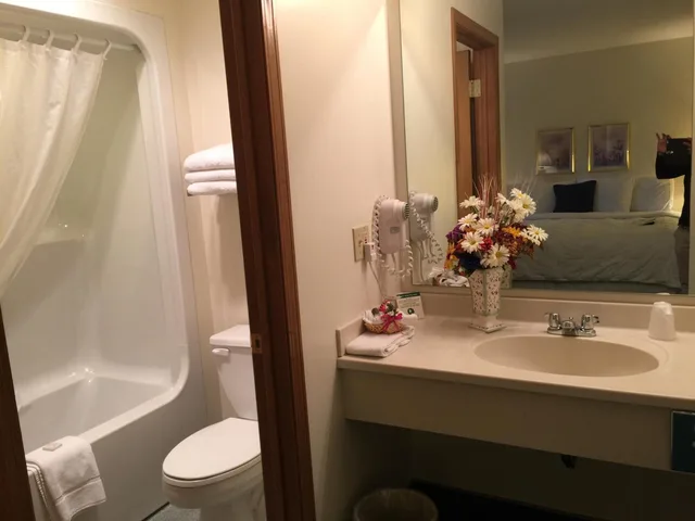 غرفة بسرير كوين، Americas Best Value Inn Suites Bluffton 3/4