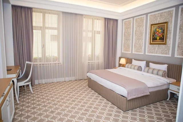 غرفة ديلوكس بسرير كينج بإطلالة على المدينة، Theatrum Hotel Baku 1/10