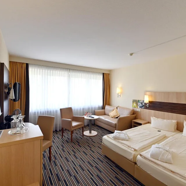 غرفة كبيرة بسرير كينج، Kurpark-Hotel Bad Durkheim 4/5