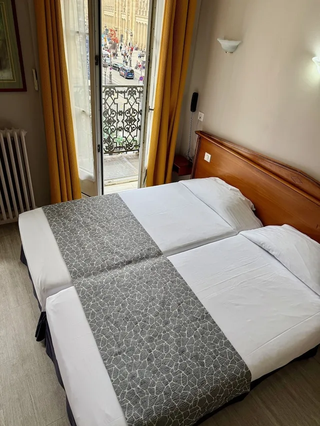 غرفة ثلاثية بسرير مزدوج وسرير فردي، Hotel Richmond 1/10