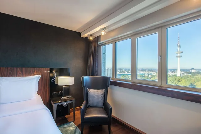 غرفة قياسية بسريرين منفصلين، Radisson Blu Hotel Hamburg 3/10