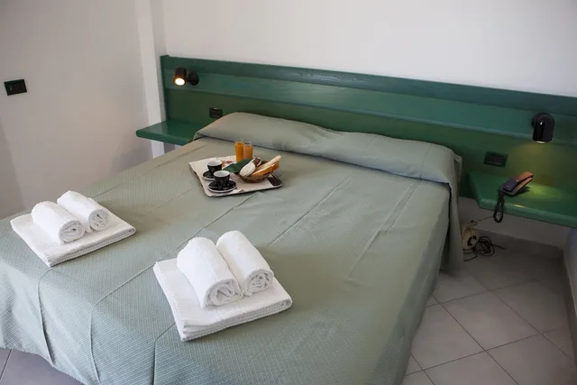غرفة عائلية بسرير مزدوج بإطلالة على البحر مع أريكة، Miralonga Hotel 4/9