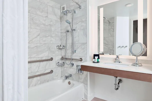 غرفة تقليدية بسرير كينج، Sheraton Jacksonville Hotel 5/10