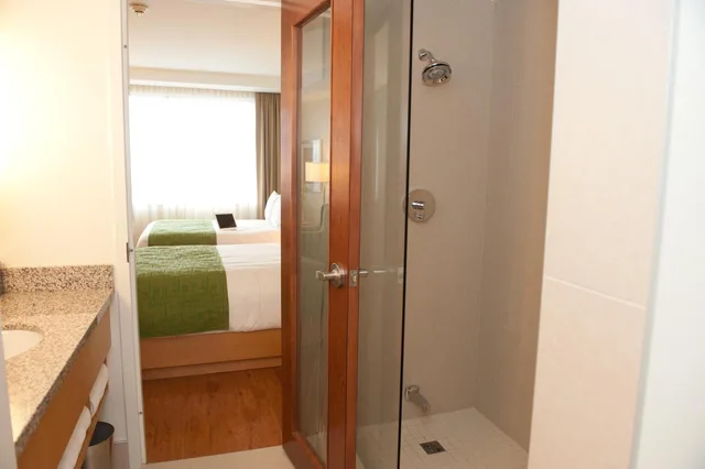 غرفة بسريرين كوين، The Holman Grand Hotel 4/4