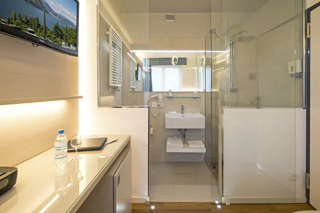 غرفة قياسية مفردة، Hotel Campione 10/11
