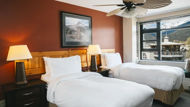 2 Bedrooms, Gold, Suite, Twin Beds, King Bed, Sofa، Carleton Lodge 3/5
