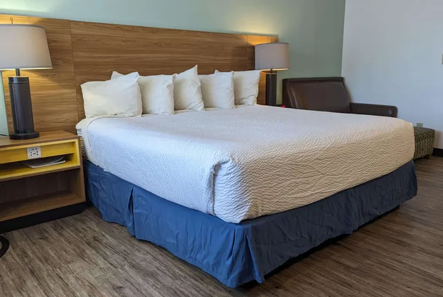 جناح بسرير كينج، Days Inn by Wyndham Lake Havasu 1/2