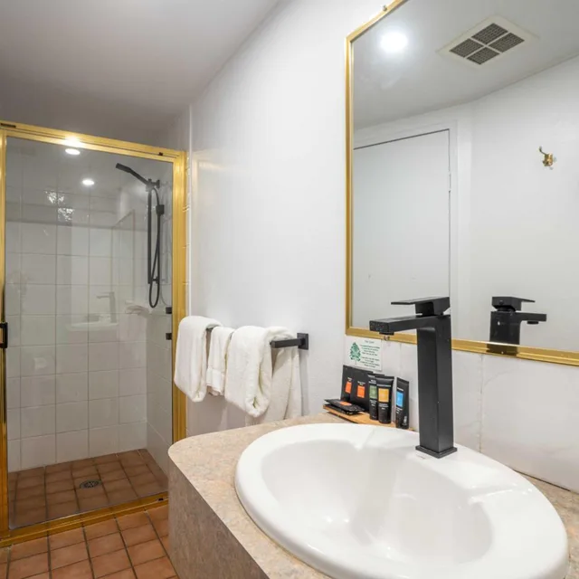 غرفة قياسية بسرير مزدوج، TOWN SQUARE MOTEL 9/10