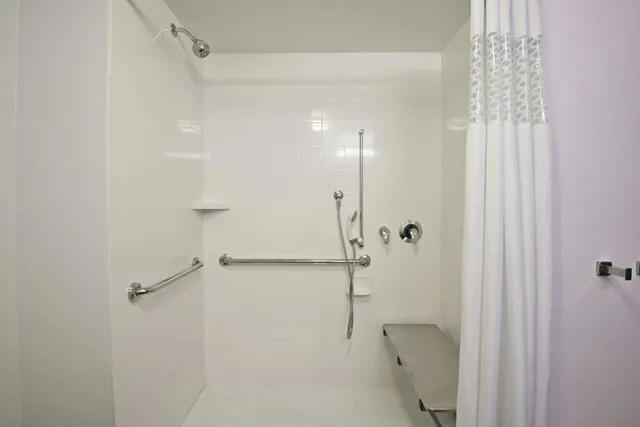 غرفة بسرير كينج لذوي الإعاقة، Hampton Inn & Suites North Huntingdon-Irwin 5/5
