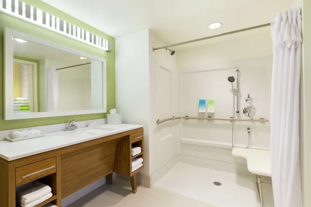 غرفة بسرير كينج لذوي الإعاقة، Home2 Suites By Hilton La Crosse 2/2