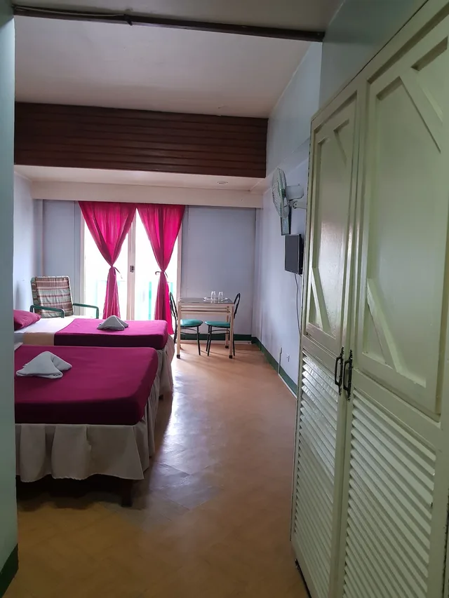غرفة بسرير مزدوج وسرير فردي، Benguet Prime Hotel 1/4