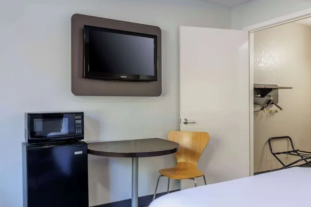 Standard, Double Bed, Motel6 Elizabethtown, KY 4/9