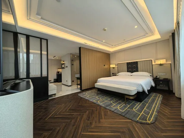 Capsule, Scenic, Superior, Suite, Queen Bed, Jinjiang Metropolo Hotel 2/3