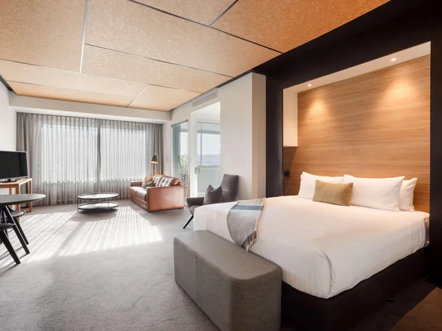 Standard, Twin Beds, Peppers Silo Launceston 2/10